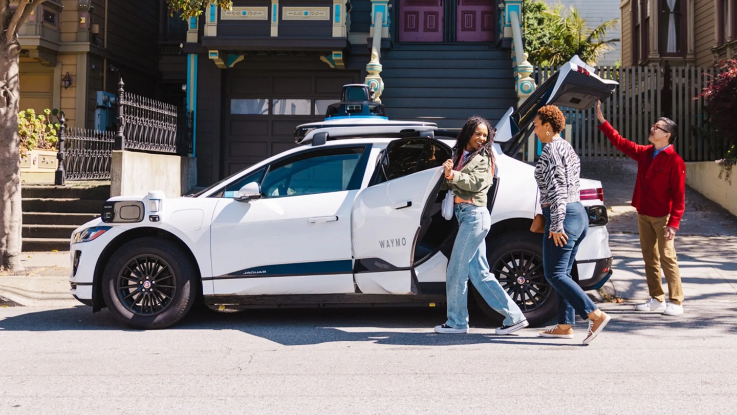 Waymo 公布 2.71 亿英里自动驾驶数据：严重事故比人类驾驶员少 95%