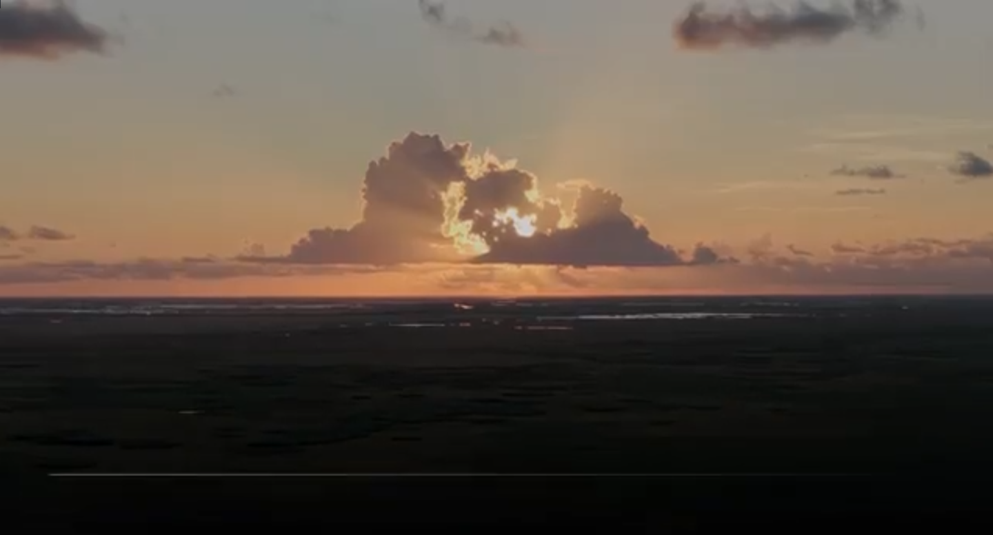 马斯克 SpaceX 星舰开启第 14 次试飞：首次挑战入轨并部署 26 颗卫星