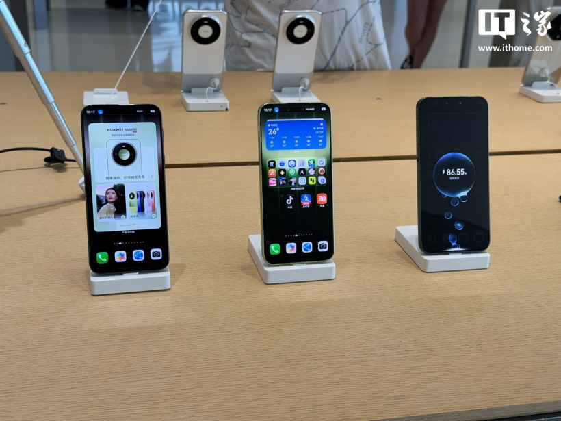 华为 Mate 90 系列手机线下展出：多彩拼色设计、原生“巨炮”模块相机，10 月 1 日发布