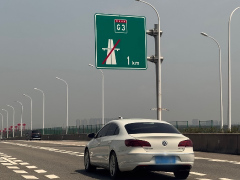 国庆假期前两天全国高速公路充电量超 5000 万千瓦时，同比增长 51.34%