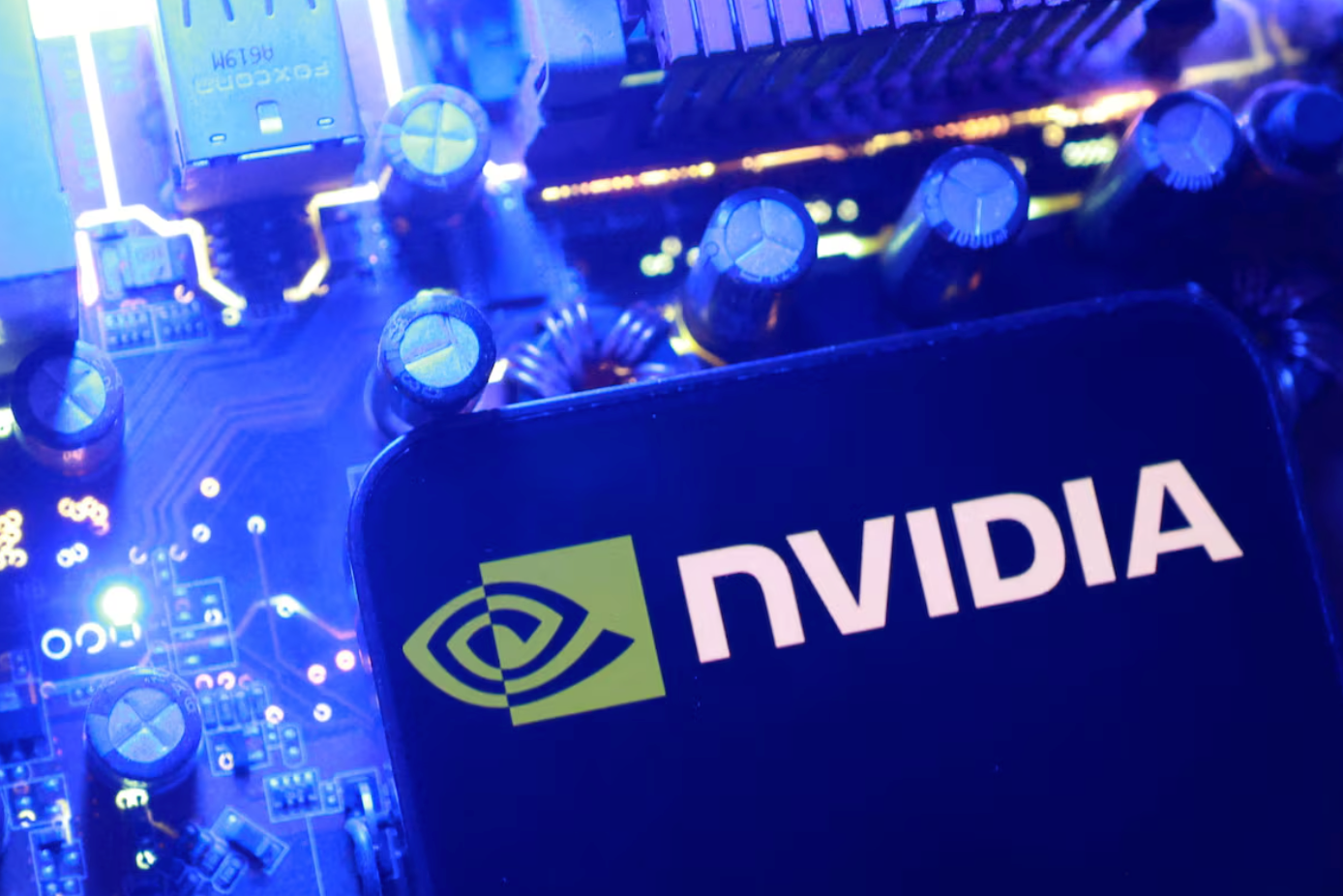 IDC：英伟达在华数据中心 AI 芯片份额降至 34%，华为升至 28%