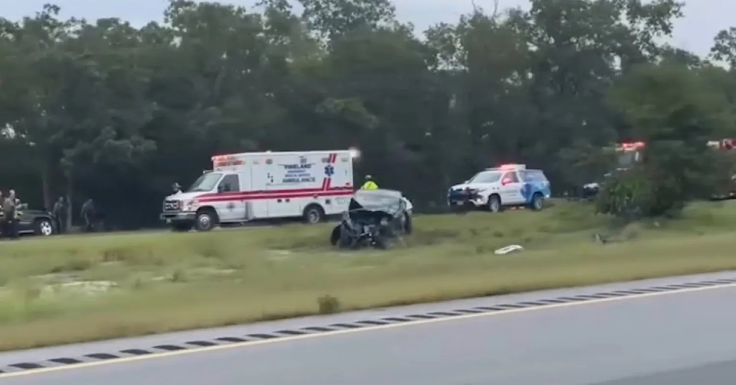 特斯拉美国 Model Y 穿越高速隔离带致人死亡，驾驶辅助系统处于启用状态