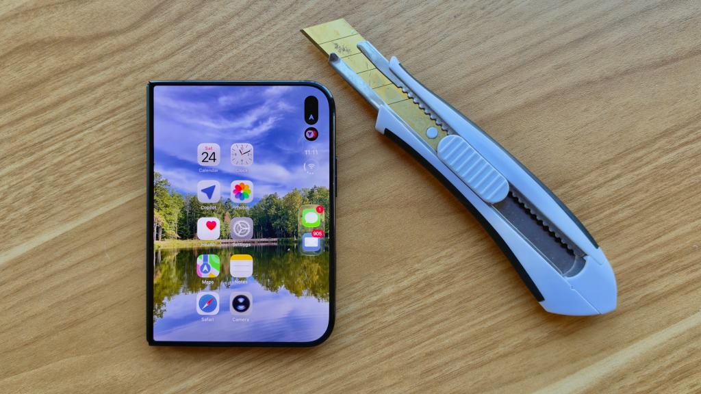 苹果 iPhone Duo 耐用性测试：反向弯折内屏开裂